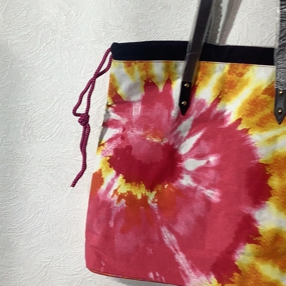 Victoria’s Secret NEW - canvas tote in dye print - drawstring - inside lined - Picture 7 of 10